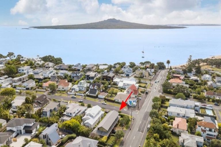 Photo of property in 2/20a Old Lake Road, Narrow Neck, Auckland, 0624