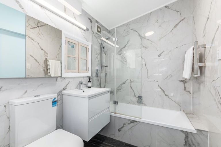 Photo of property in 387 Muritai Road, Eastbourne, Lower Hutt, 5013