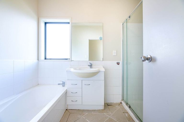 Photo of property in 12 Barnea Circle, Glen Eden, Auckland, 0602