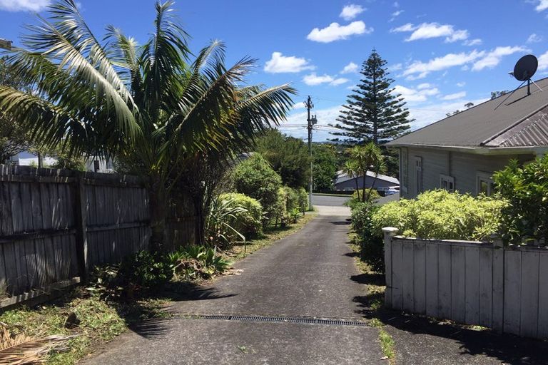 Photo of property in 35 Clayburn Road, Glen Eden, Auckland, 0602