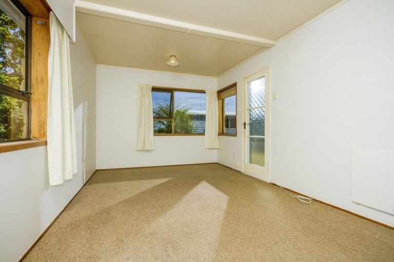 Photo of property in 746 East Coast Road, Pinehill, Auckland, 0630