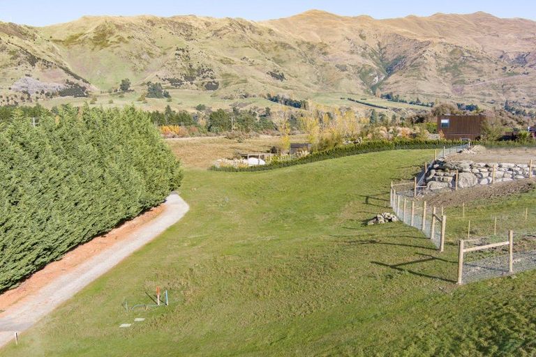 Photo of property in 14 Cochrane Close, Wanaka, 9305