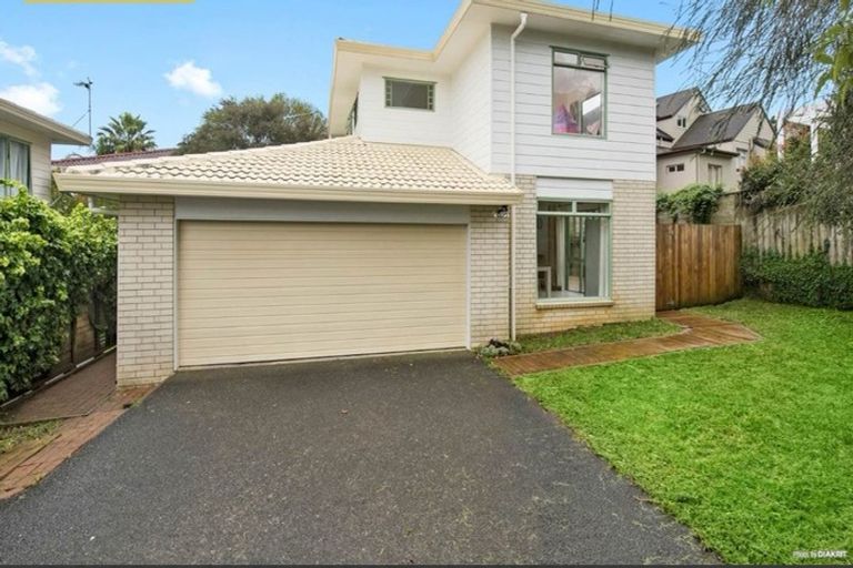 Photo of property in 17a Arirang Rise, Pinehill, Auckland, 0632