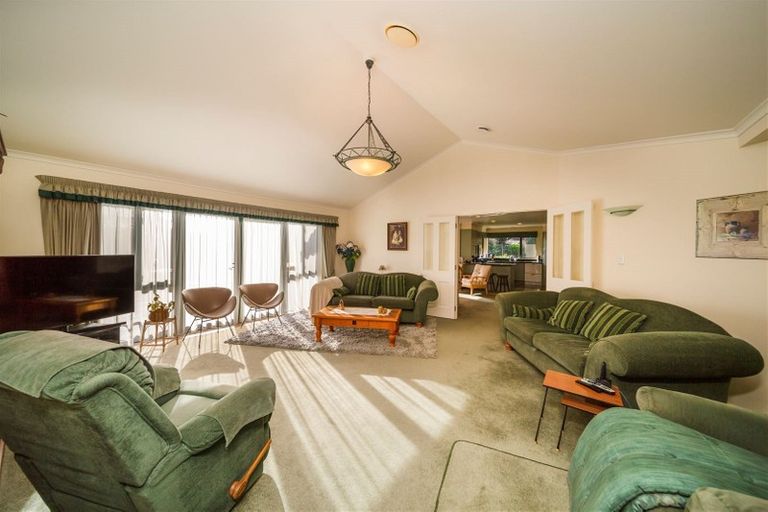 Photo of property in 190 Glover Road, Hawera, 4610