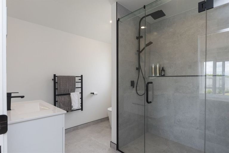 Photo of property in 19 Silicon Way, Fitzherbert, Palmerston North, 4410