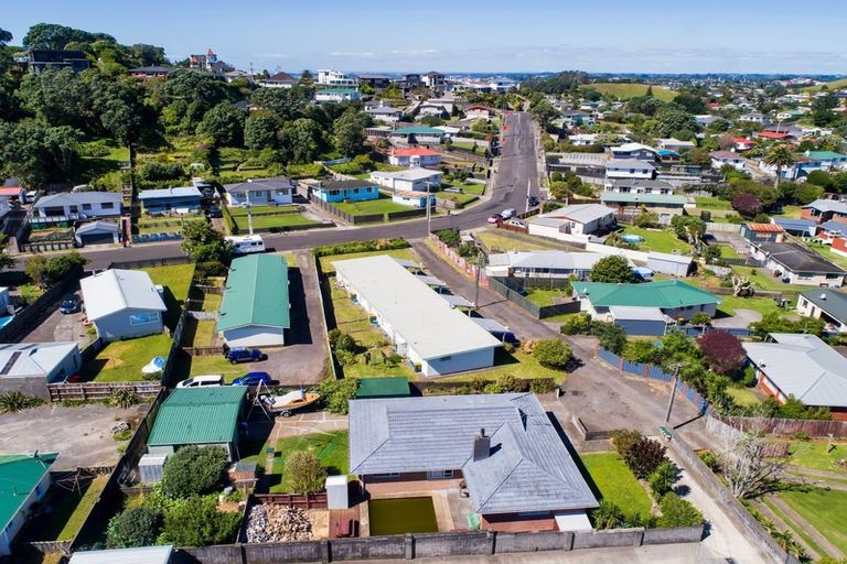 Photo of property in 26 Simons Street, Moturoa, New Plymouth, 4310