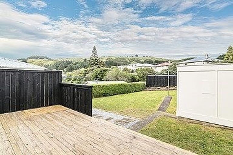 Photo of property in 6 Swansea Street, Cannons Creek, Porirua, 5024