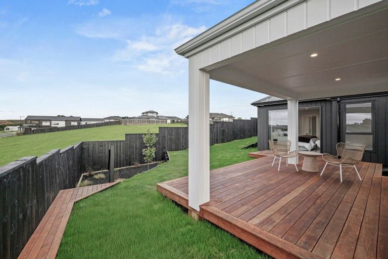 Photo of property in 42 Opouatu Avenue, Glenbrook, 2681