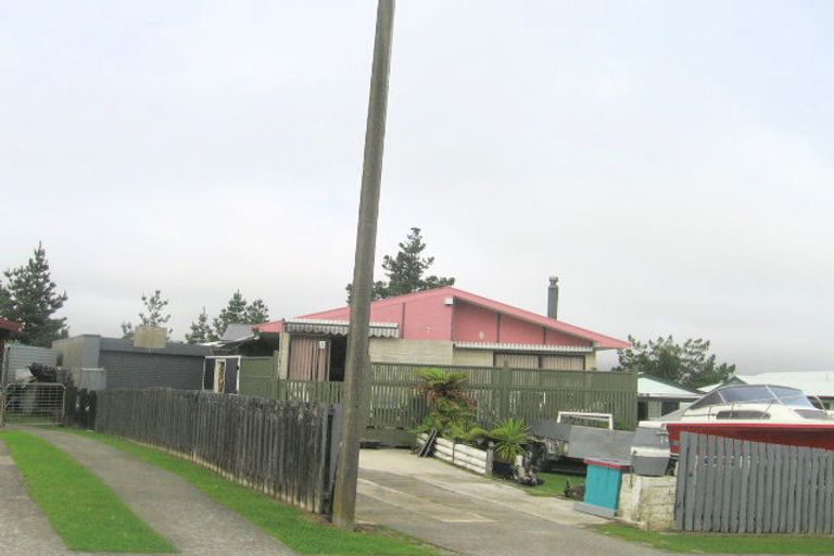 Photo of property in 14 Sombrero View, Ascot Park, Porirua, 5024