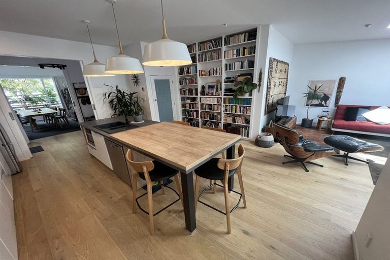 Photo of property in 28 Kilbirnie Crescent, Kilbirnie, Wellington, 6022