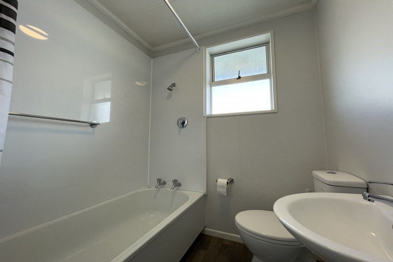 Photo of property in 2/105 Heretaunga Street, Palmerston North, 4414