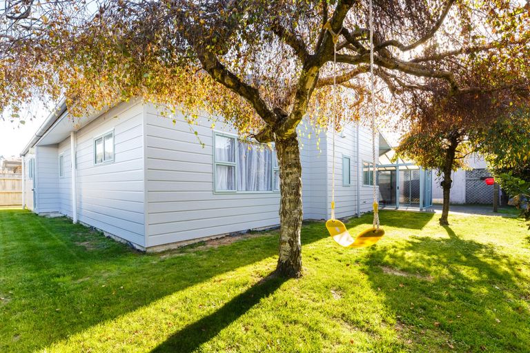 Photo of property in 53 Abraham Crescent, Milson, Palmerston North, 4414