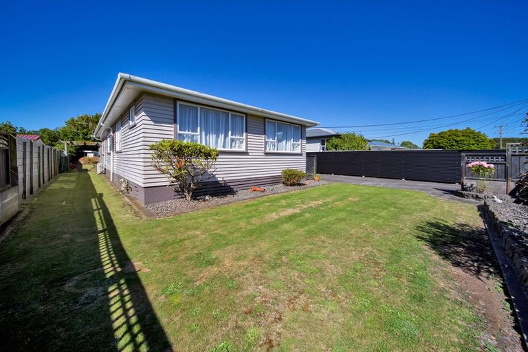 Photo of property in 9 Manawapou Road, Hawera, 4610