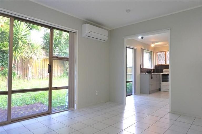 Photo of property in 3/38 Ballater Place, Highland Park, Auckland, 2010