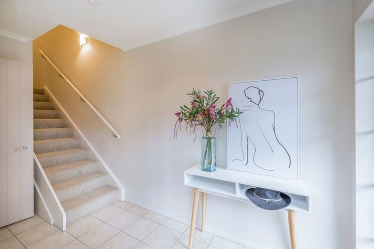 Photo of property in Te Kakariki Apartments, 7/8 Wellington Road, Paekakariki, 5034