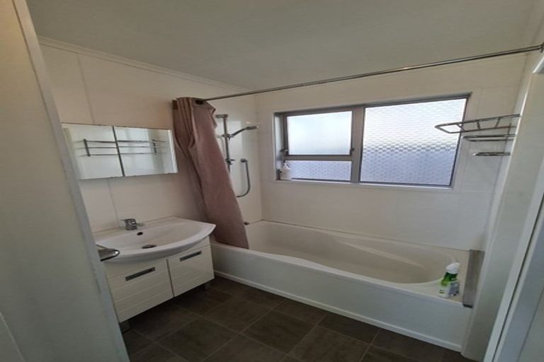 Photo of property in 2/31 Findlay Street, Moturoa, New Plymouth, 4310