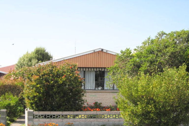 Photo of property in 10 Esk Place, Aranui, Christchurch, 8061