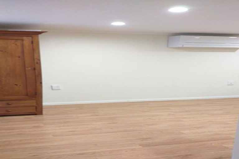 Photo of property in 2a Sunhaven Drive, Newlands, Wellington, 6037