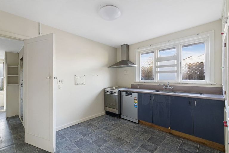 Photo of property in 122 Memorial Avenue, Burnside, Christchurch, 8053