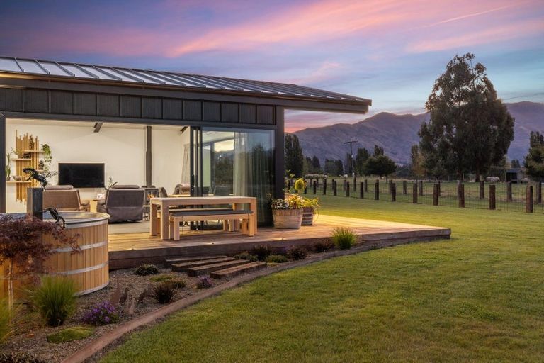 Photo of property in 87 Black Peak Road, Wanaka, 9382