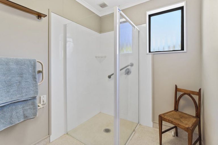 Photo of property in 32 Langdale Avenue, Paraparaumu, 5032