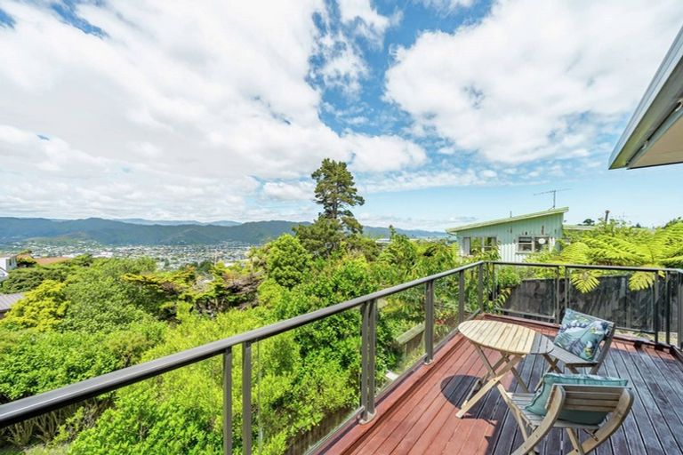 Photo of property in 114 Tirohanga Road, Tirohanga, Lower Hutt, 5010