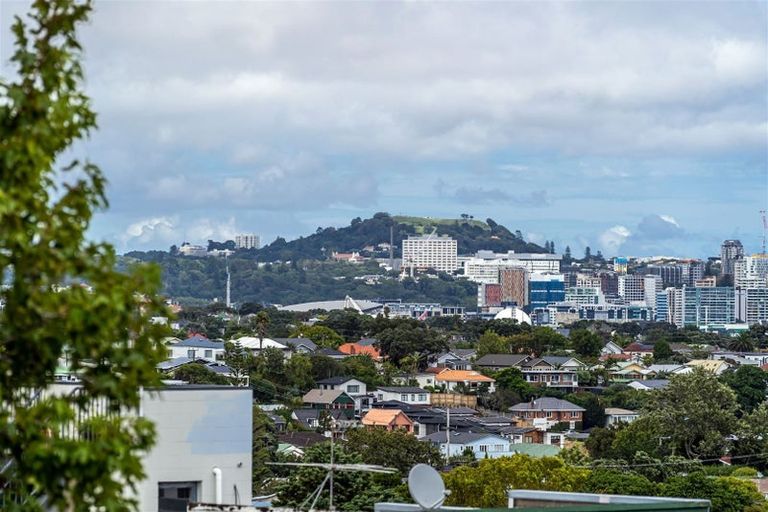 Photo of property in 2/14 Williamson Avenue, Belmont, Auckland, 0622