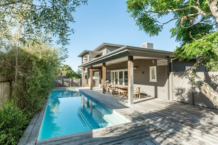 Photo of property in 313 Clifton Road, Te Awanga, 4102