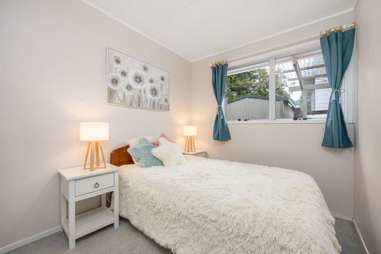 Photo of property in 98 Gallony Avenue, Massey, Auckland, 0614