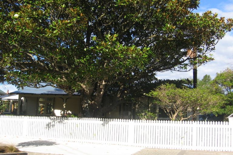 Photo of property in 28 Riddlers Crescent, Petone, Lower Hutt, 5012