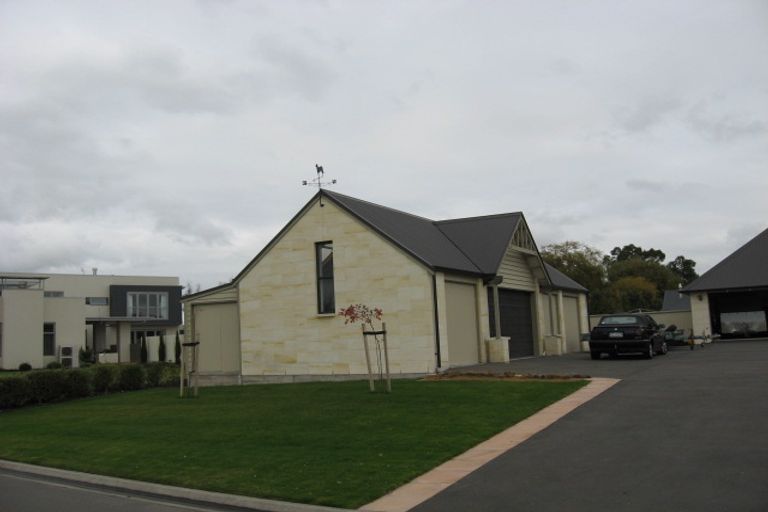 Photo of property in 2 Taunton Green, Papanui, Christchurch, 8052