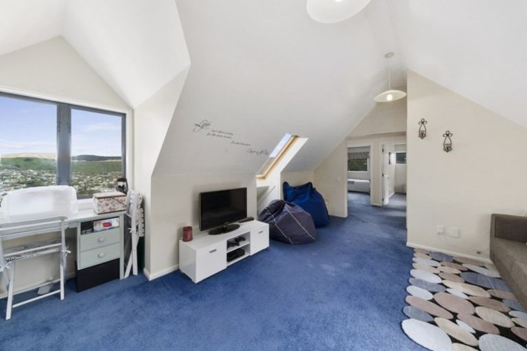 Photo of property in 3 Kilkelly Close, Tawa, Wellington, 5028