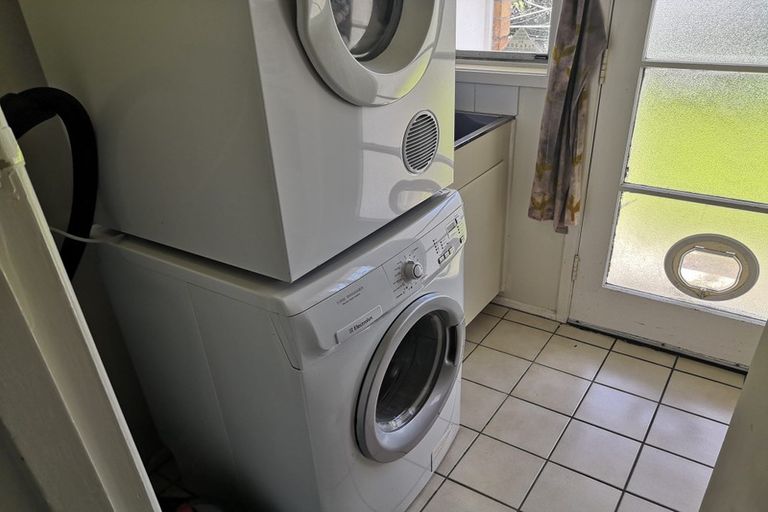 Photo of property in 16a Ennis Avenue, Pakuranga Heights, Auckland, 2010