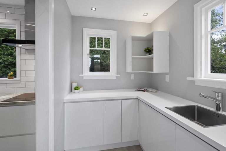 Photo of property in 119a Dyers Pass Road, Cashmere, Christchurch, 8022