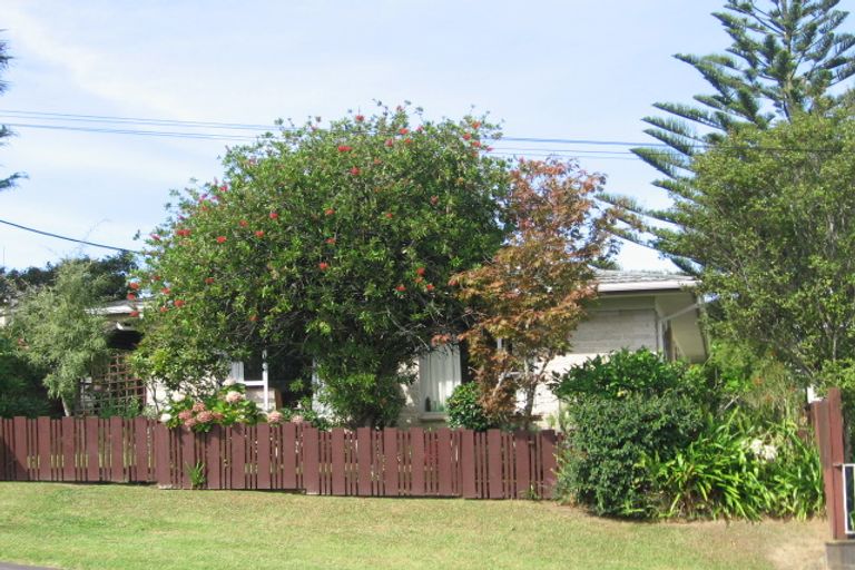 Photo of property in 1/4 Stottholm Road, Titirangi, Auckland, 0604
