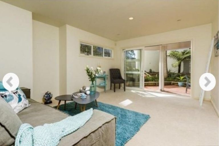 Photo of property in 2/24 Rangitoto Terrace, Milford, Auckland, 0620