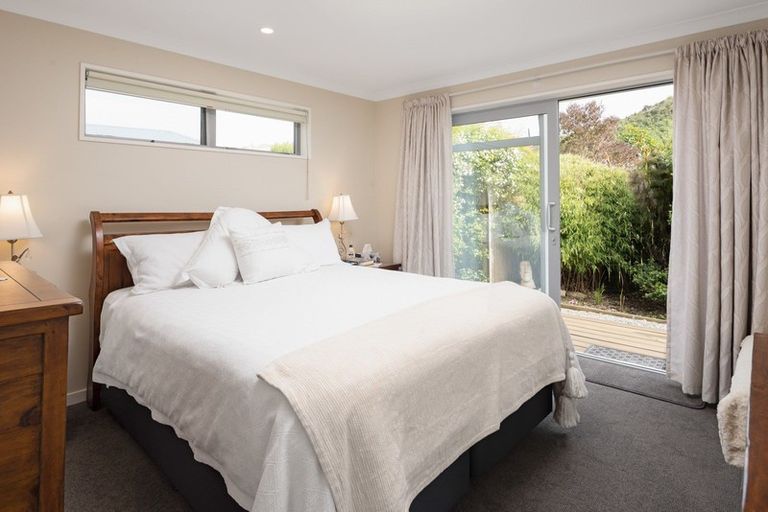 Photo of property in 6a Huia Street, Waikawa, Picton, 7220