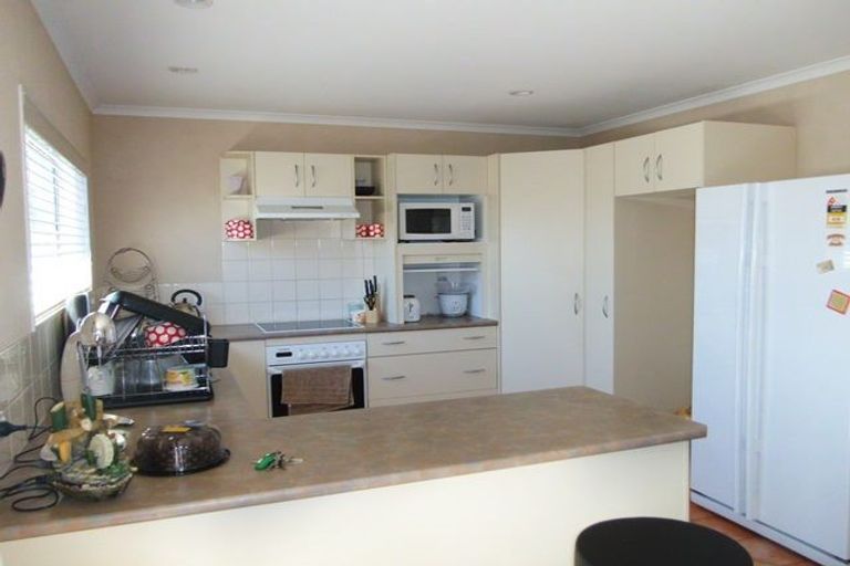 Photo of property in 4a Hugh Brown Drive, New Lynn, Auckland, 0600
