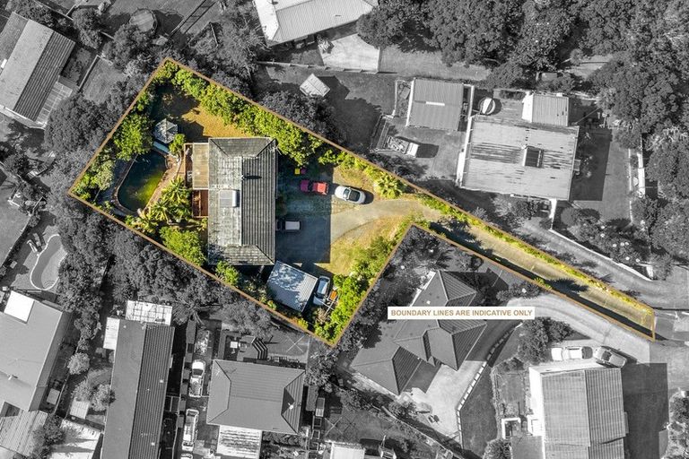 Photo of property in 342 Glenfield Road, Glenfield, Auckland, 0629