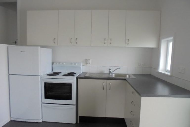 Photo of property in 132a Kelburn Parade, Kelburn, Wellington, 6012