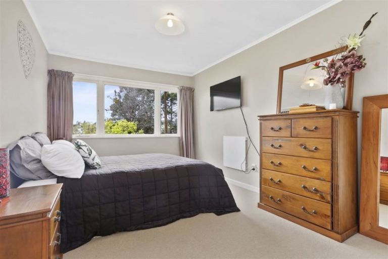 Photo of property in 31 Sunnyside Road, Sunnyvale, Auckland, 0612