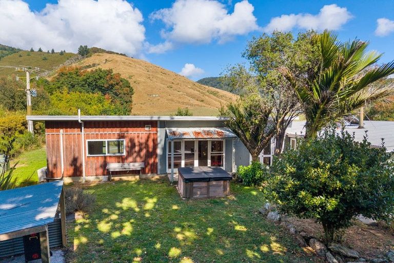 Photo of property in 948 Queen Charlotte Drive, Linkwater, Picton, 7281