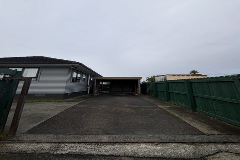 Photo of property in 19 Blake Road, Mangere East, Auckland, 2024
