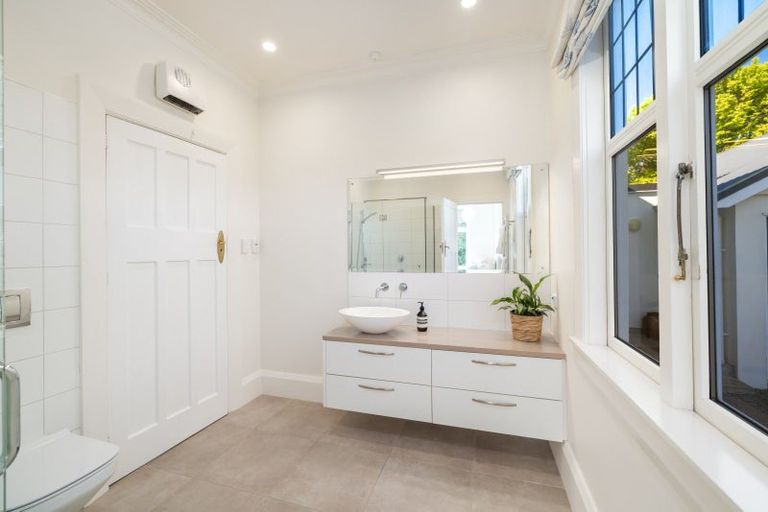 Photo of property in 200 Ilam Road, Ilam, Christchurch, 8041