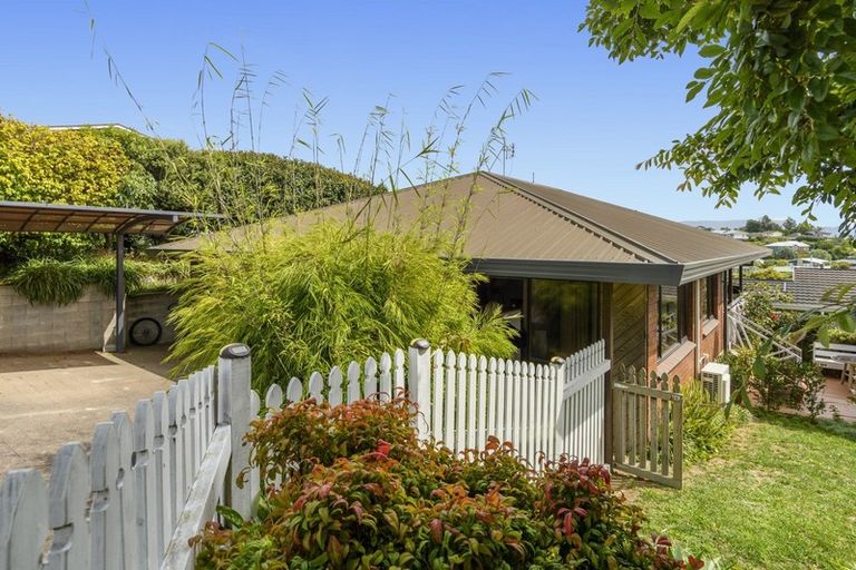 Photo of property in 74 Harbour View Road, Omokoroa, 3114