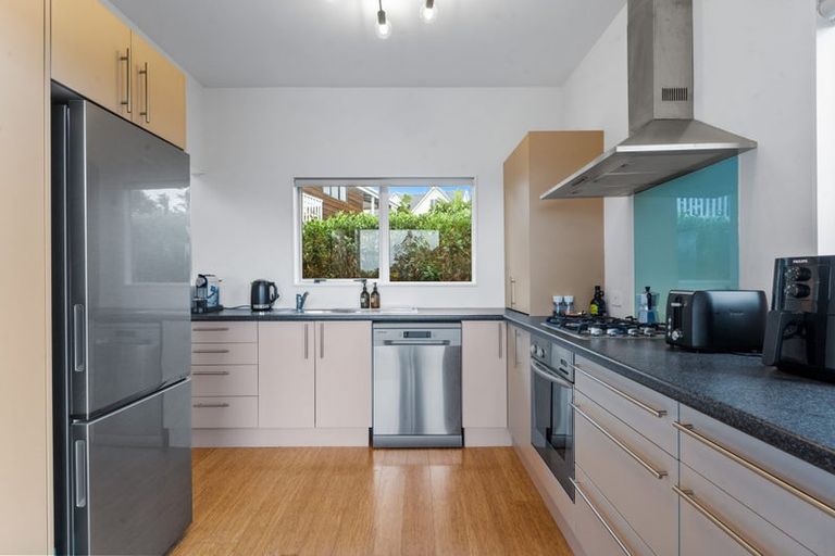 Photo of property in 43 Cumberland Street, Leigh, 0985