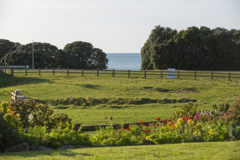 Photo of property in 858 Wainui Road, Wainui, Gisborne, 4010