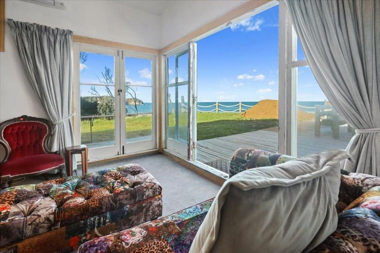 Photo of property in 8 Point Road, Mokau, 4376