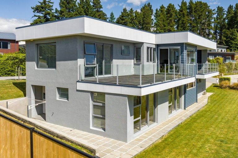 Photo of property in 5 Bovett Place, Wanaka, 9305