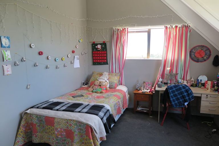Photo of property in 27 York Crescent, Westown, New Plymouth, 4310